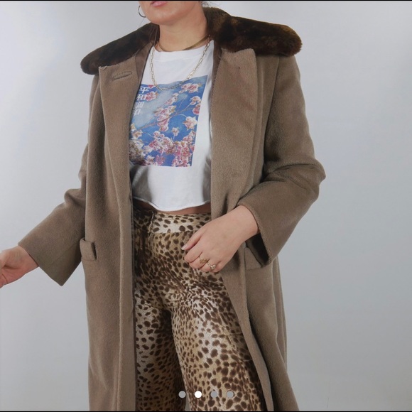 Vintage camel trench coat with faux fur - Picture 2 of 5